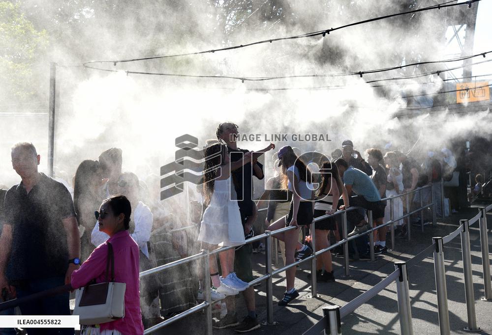 France On Heatwave Alert - Paris