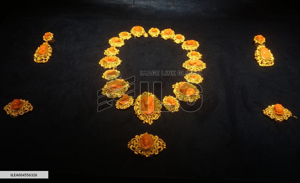 Century Treasures Art Exhibition in Hangzhou