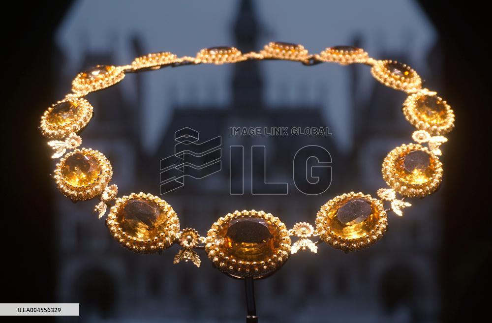 Century Treasures Art Exhibition in Hangzhou
