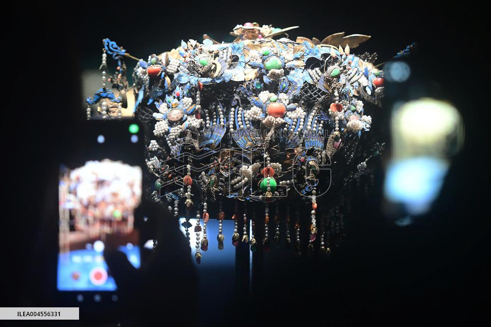 Century Treasures Art Exhibition in Hangzhou