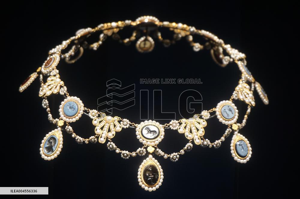 Century Treasures Art Exhibition in Hangzhou