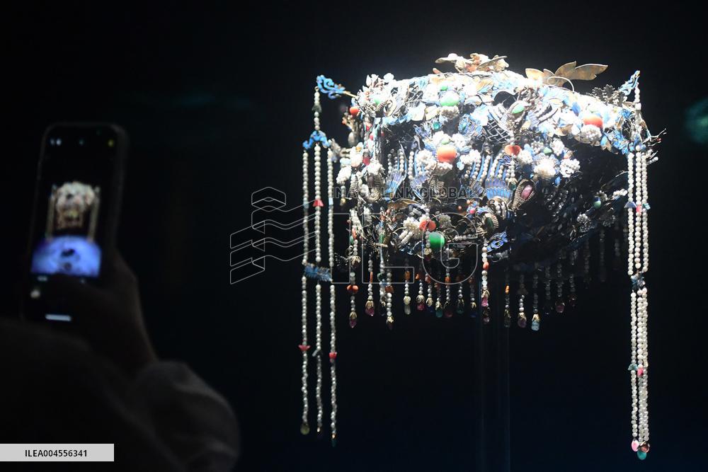 Century Treasures Art Exhibition in Hangzhou