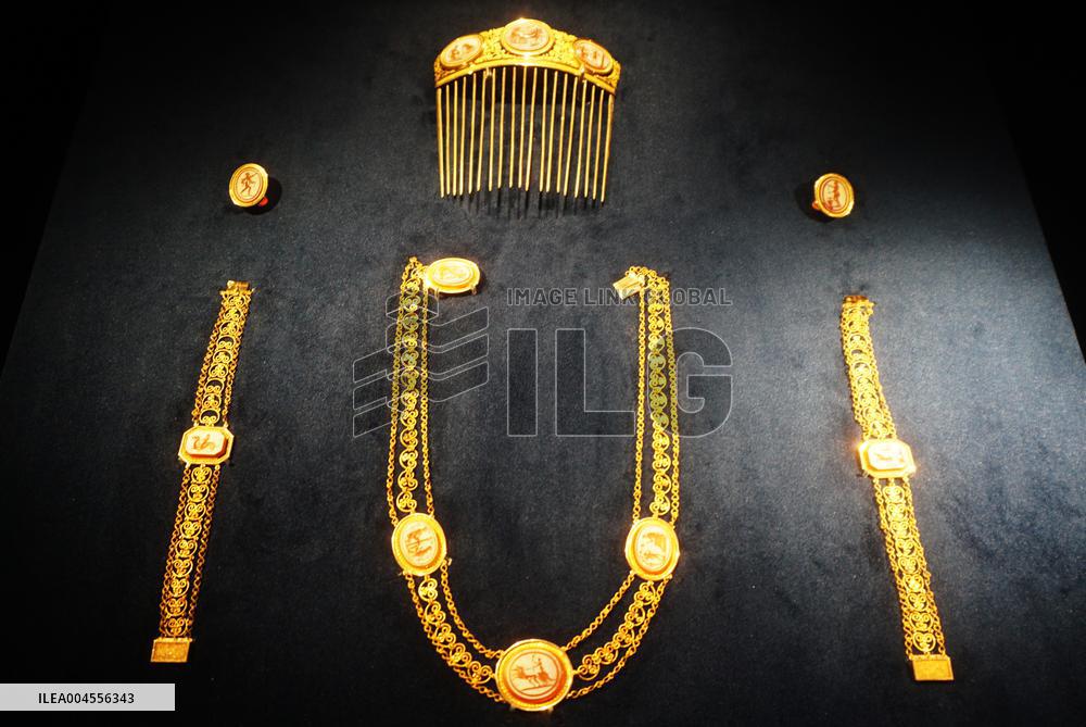 Century Treasures Art Exhibition in Hangzhou