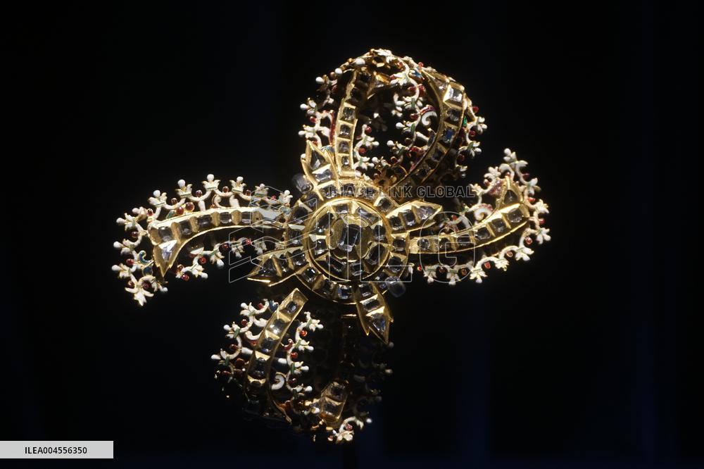 Century Treasures Art Exhibition in Hangzhou