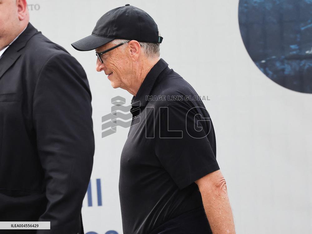 The Bezos Wedding - Bill Gates Departure