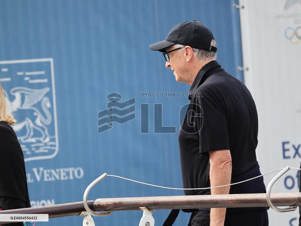 The Bezos Wedding - Bill Gates Departure