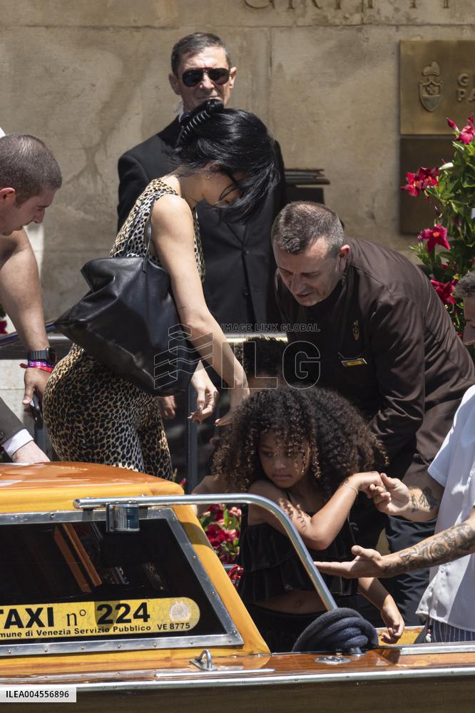 Khloe Kardashian leaves Gritti Hotel after the wedding of Jeff Bezos - Venice