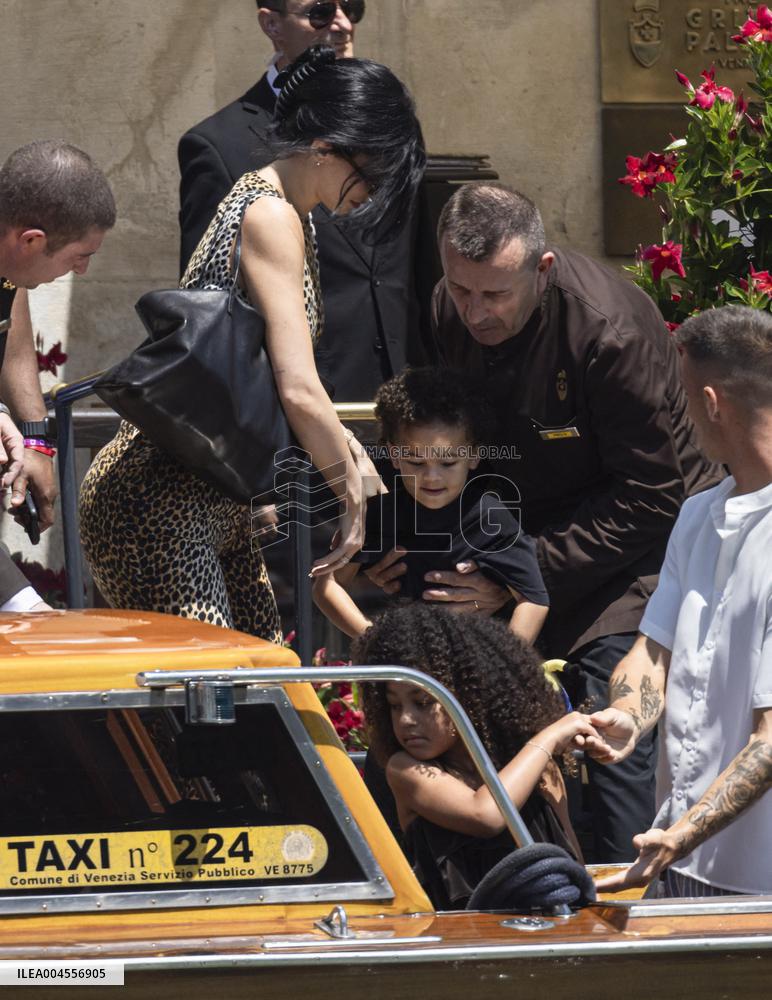 Khloe Kardashian leaves Gritti Hotel after the wedding of Jeff Bezos - Venice