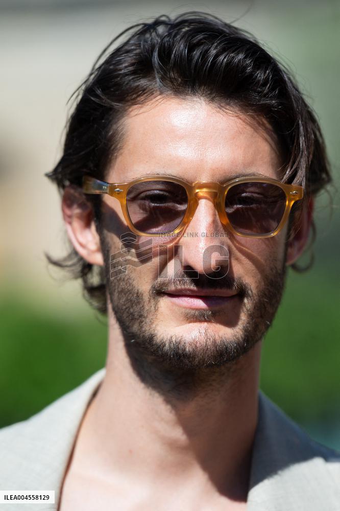 PFW Jacquemus Photocall