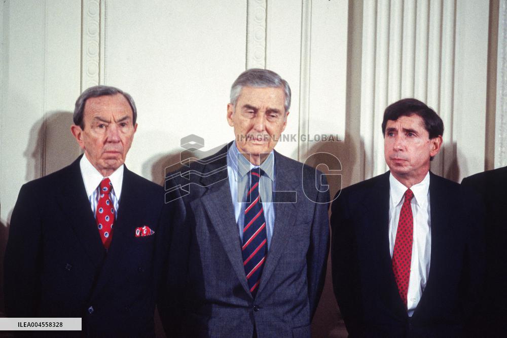 Clinton Hosts a Press Conference with PM Kimchi Miyazawa of Japan