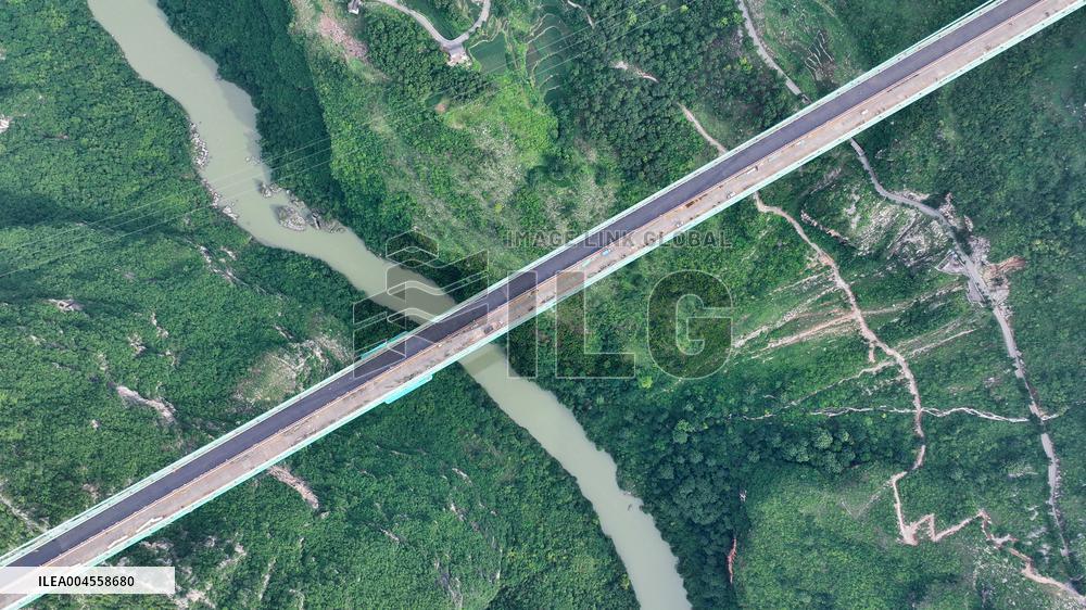 World Highest Bridge Huajiang Canyon Bridge