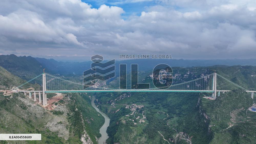 World Highest Bridge Huajiang Canyon Bridge