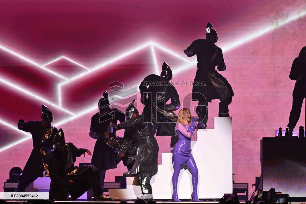 Kylie Minogue Performs At The Accor Arena - Paris