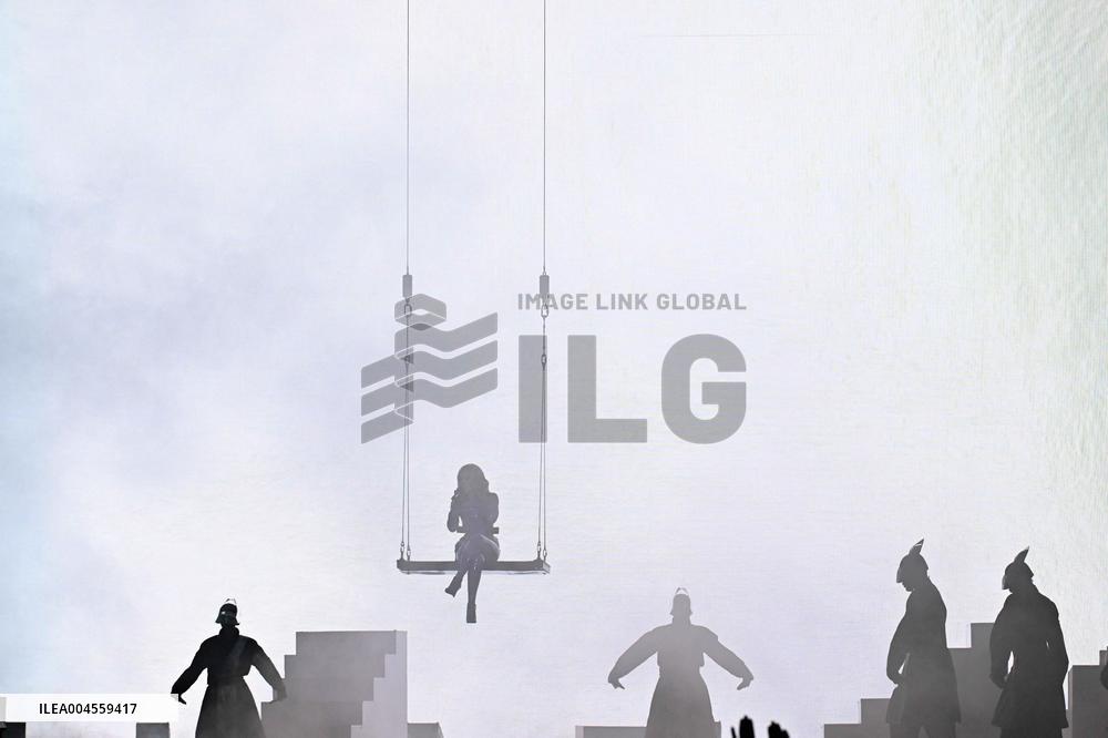 Kylie Minogue Performs At The Accor Arena - Paris