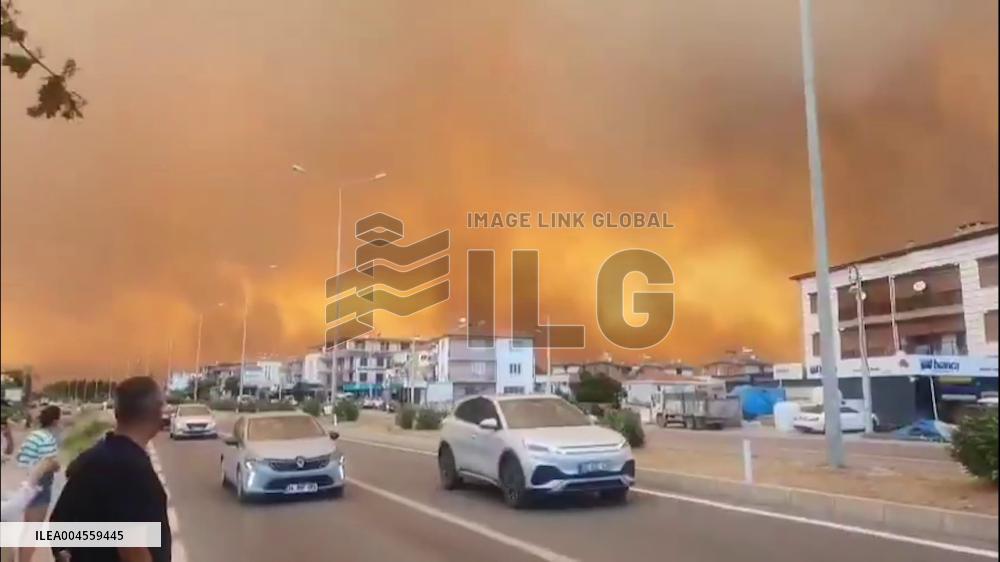 Turkey: Wildfires Sweep Through Izmir, Disrupting Flights