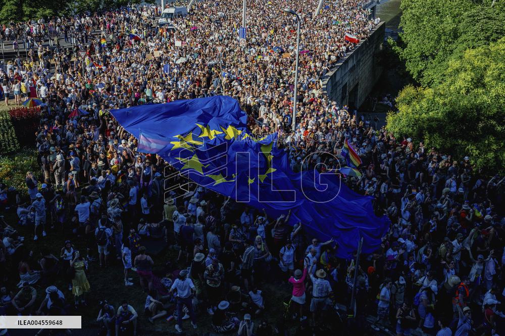 Hundreds of Thousands Take Part in The Banned Pride March - Budapest