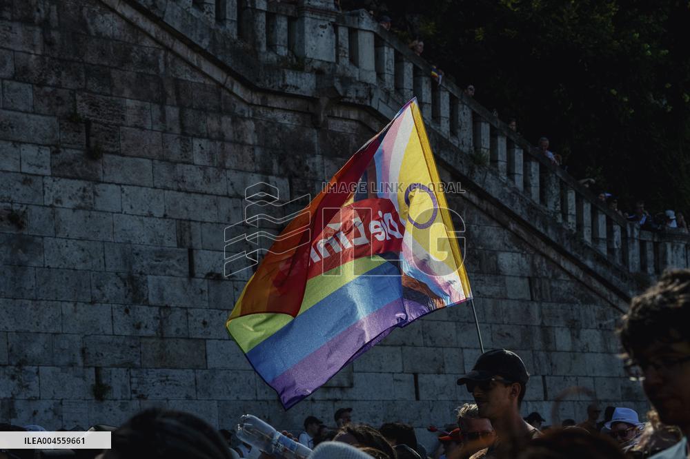 Hundreds of Thousands Take Part in The Banned Pride March - Budapest