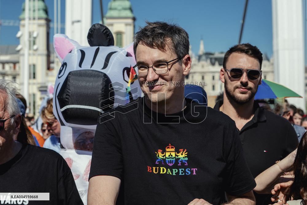 Hundreds of Thousands Take Part in The Banned Pride March - Budapest