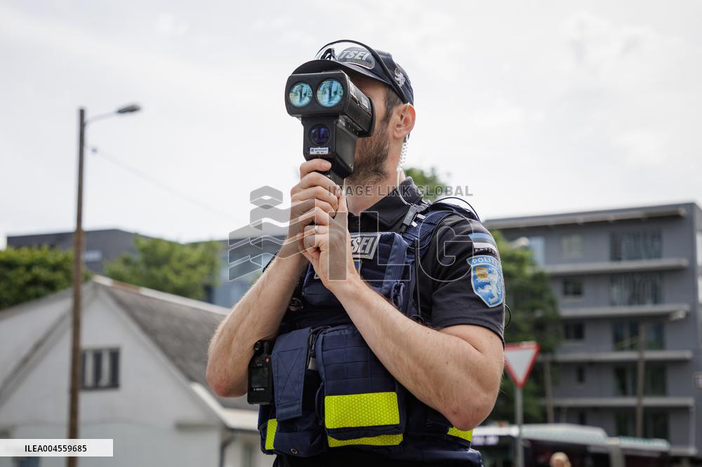 Monitoring traffic speed