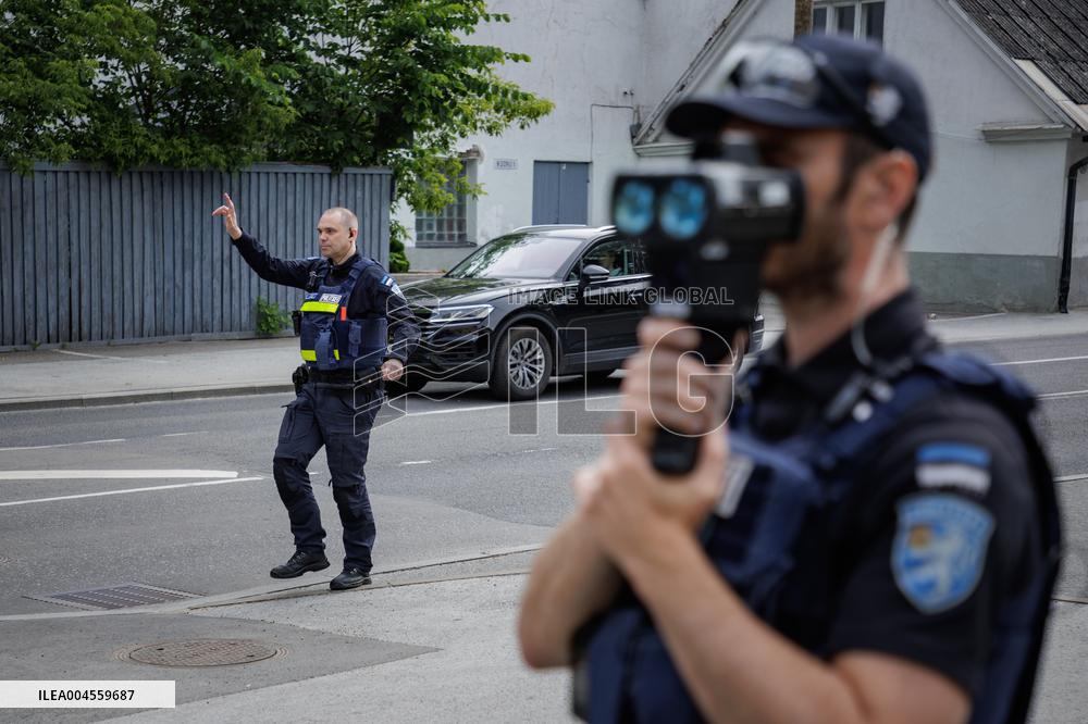 Monitoring traffic speed