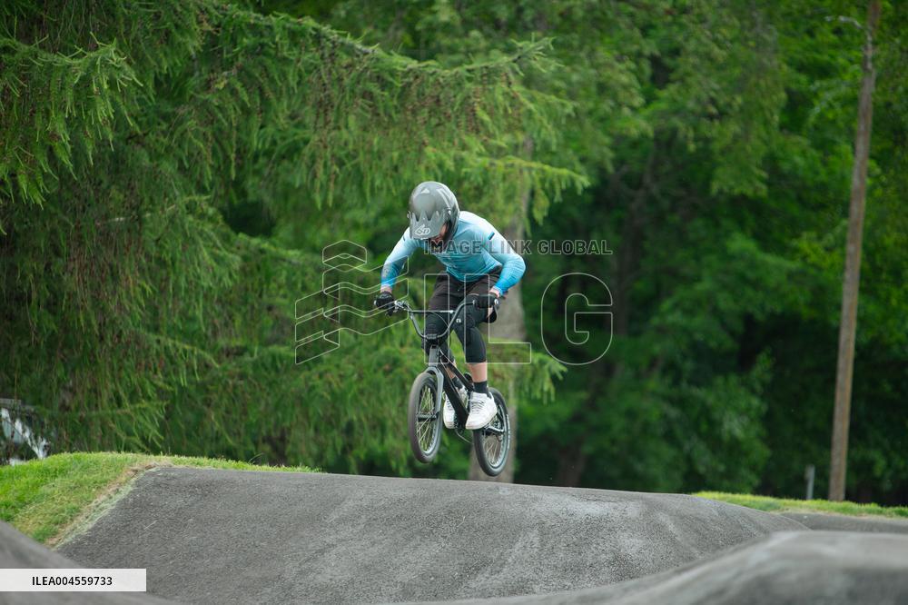 Pump track