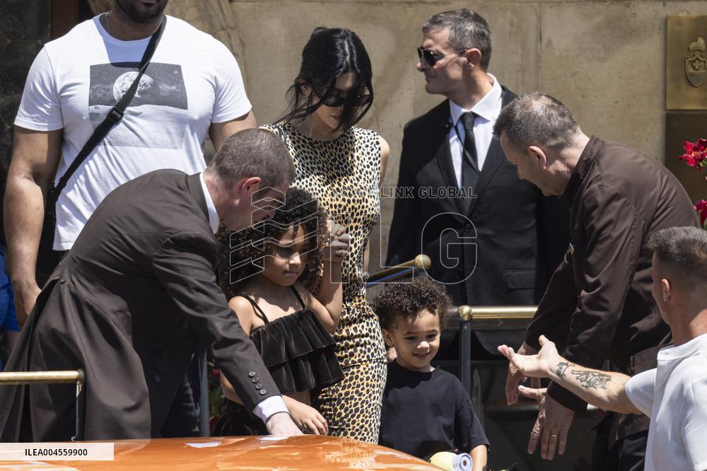 Kylie Jenner leaves Gritti Hotel after the wedding of Jeff Bezos - Venice