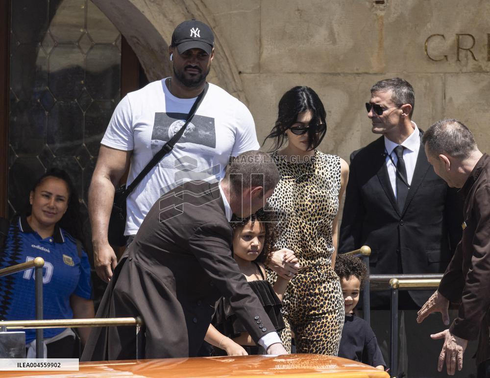 Kylie Jenner leaves Gritti Hotel after the wedding of Jeff Bezos - Venice