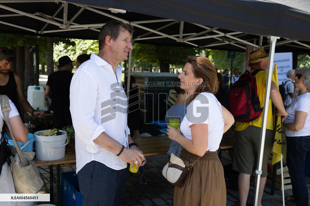 Farmers banquet against the Duplomb law - Paris