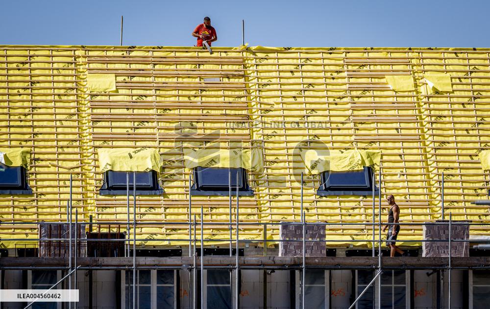 Construction Workers During The National Heat Plan - Gouda