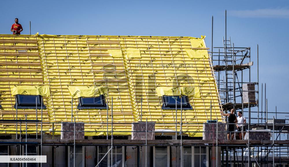 Construction Workers During The National Heat Plan - Gouda