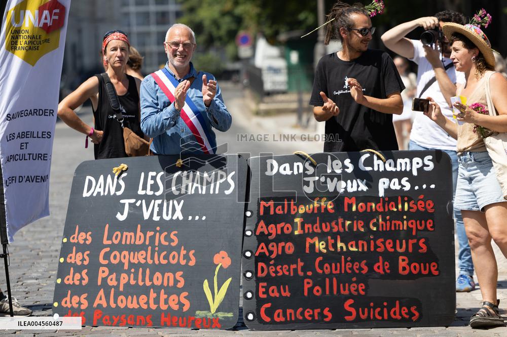 Farmers banquet against the Duplomb law - Paris