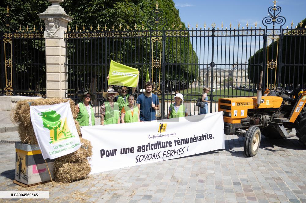 Farmers banquet against the Duplomb law - Paris