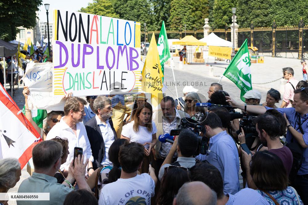 Farmers banquet against the Duplomb law - Paris
