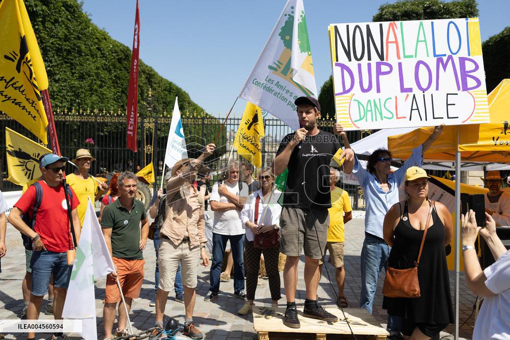 Farmers banquet against the Duplomb law - Paris