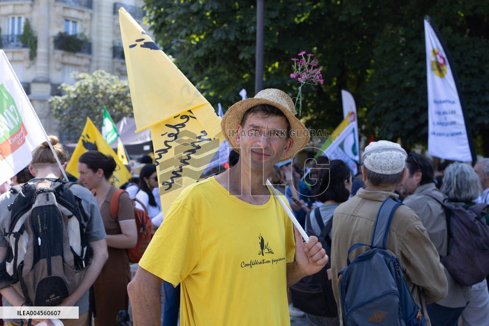 Farmers banquet against the Duplomb law - Paris
