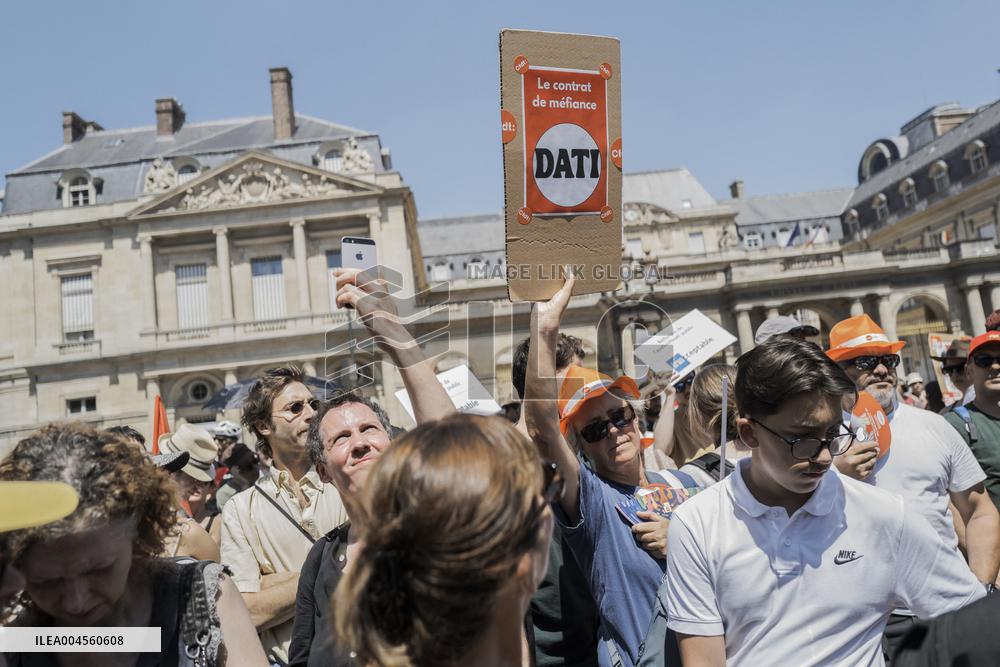 French Public Broadcasting On Strike - Paris