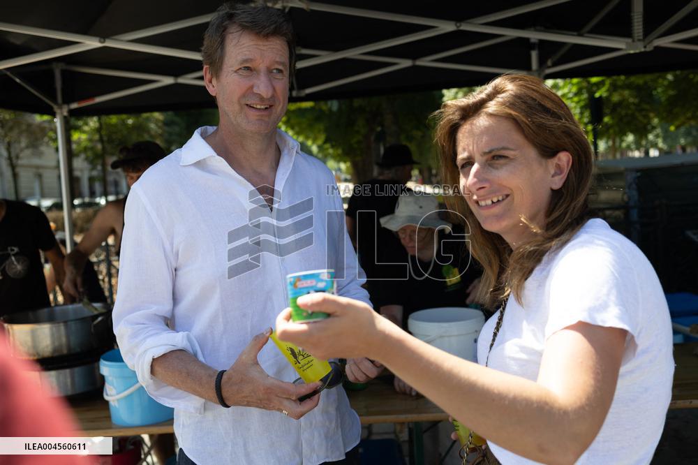 Farmers banquet against the Duplomb law - Paris