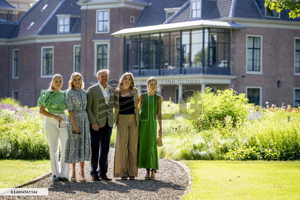 Royal Family s Traditional Photo Session - The Hague