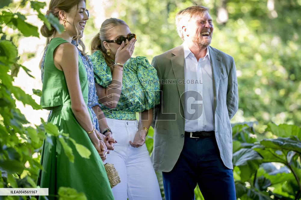 Royal Family s Traditional Photo Session - The Hague