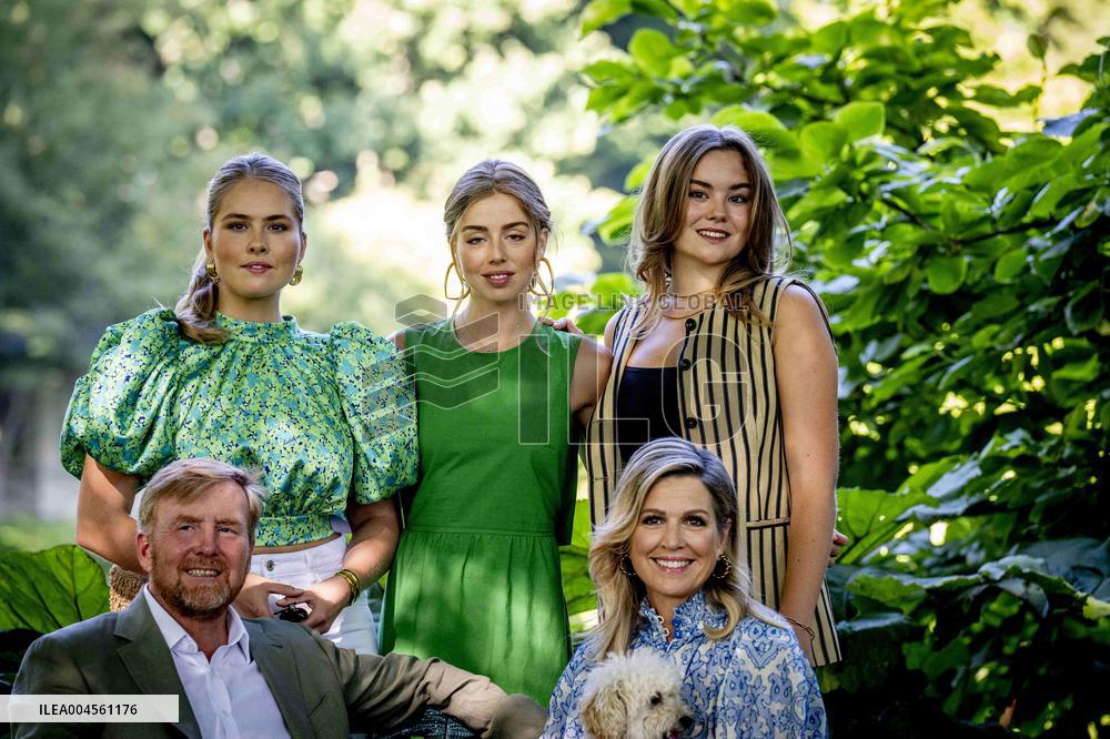 Royal Family s Traditional Photo Session - The Hague