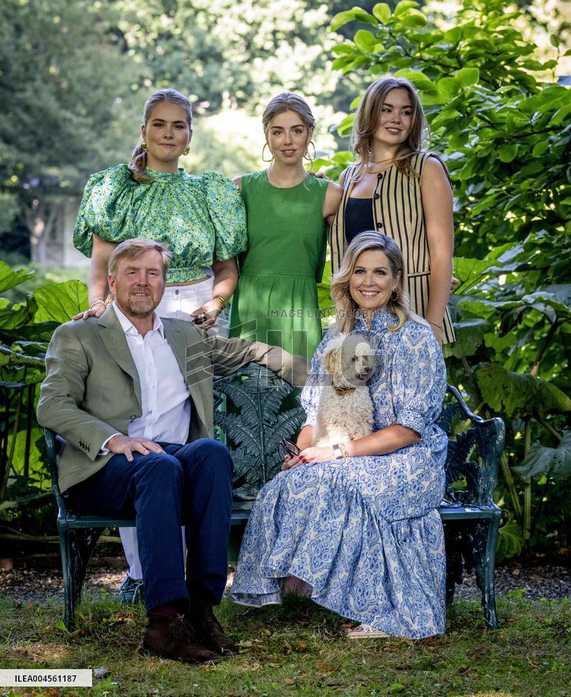 Royal Family s Traditional Photo Session - The Hague