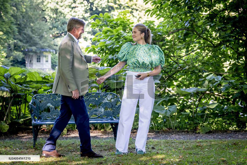 Royal Family s Traditional Photo Session - The Hague