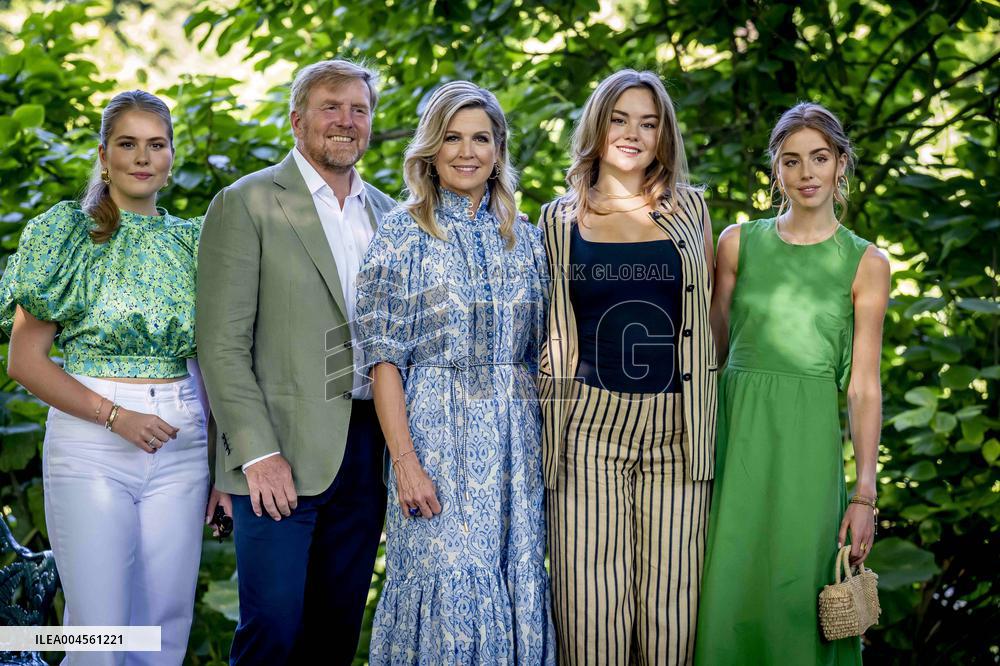 Royal Family s Traditional Photo Session - The Hague
