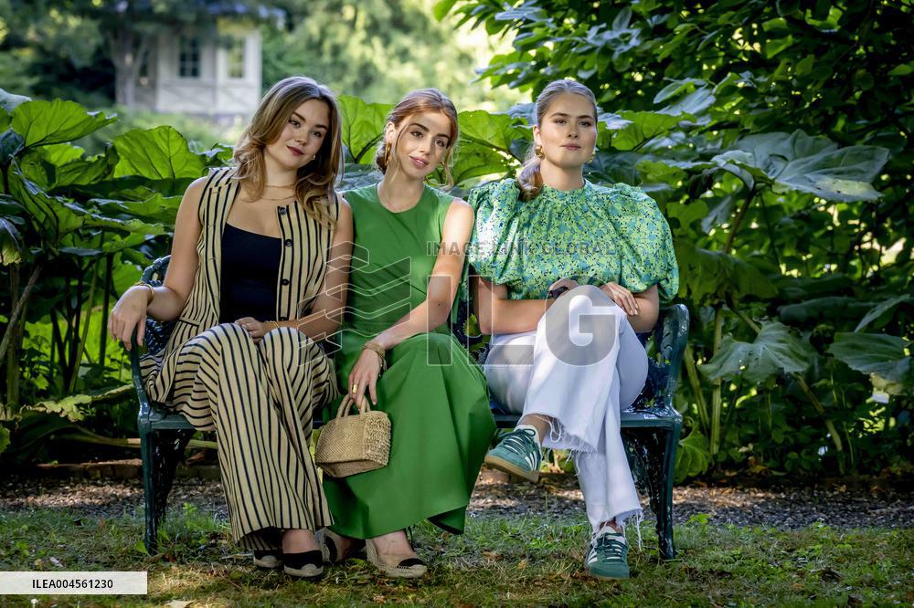 Royal Family s Traditional Photo Session - The Hague