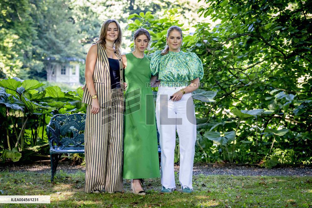Royal Family s Traditional Photo Session - The Hague