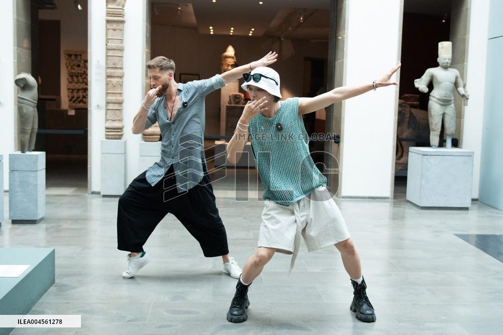 Silent Encounter Musee Guimet