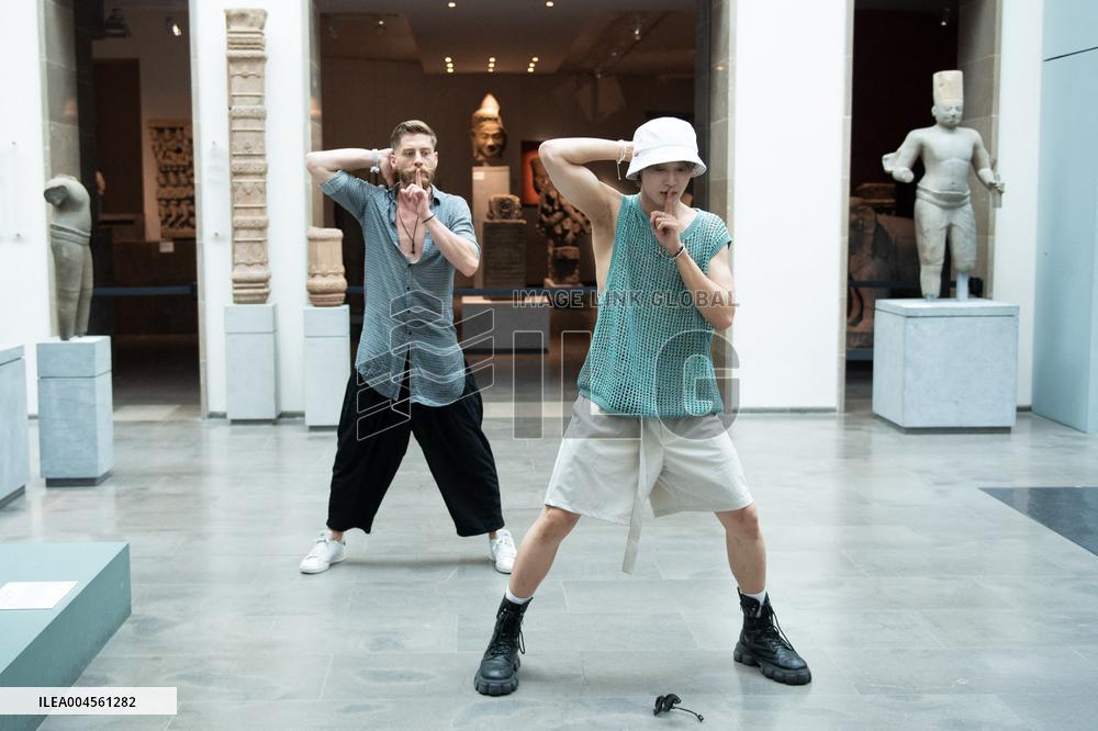 Silent Encounter Musee Guimet