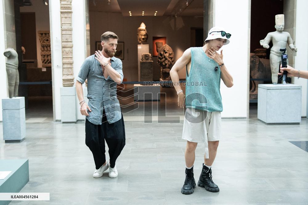 Silent Encounter Musee Guimet