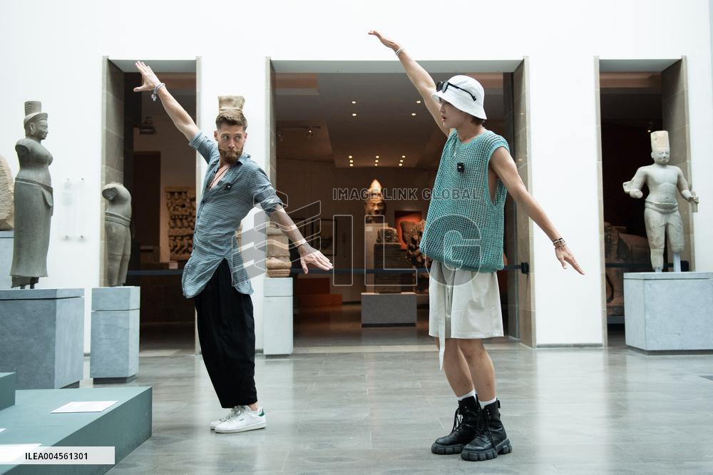 Silent Encounter Musee Guimet