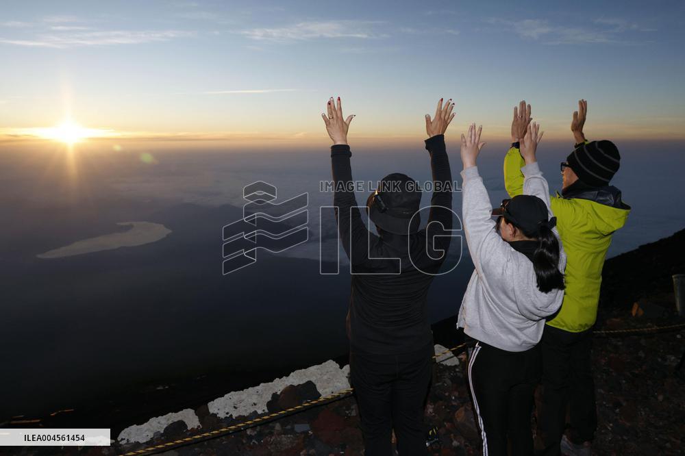 Mt. Fuji climbing season begins